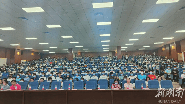 威廉希尔新生:倾听戍边故事 致敬戍边英雄